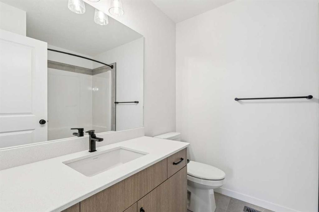 156 Southborough Common, Cochrane, AB - Indoor Photo Showing Bathroom