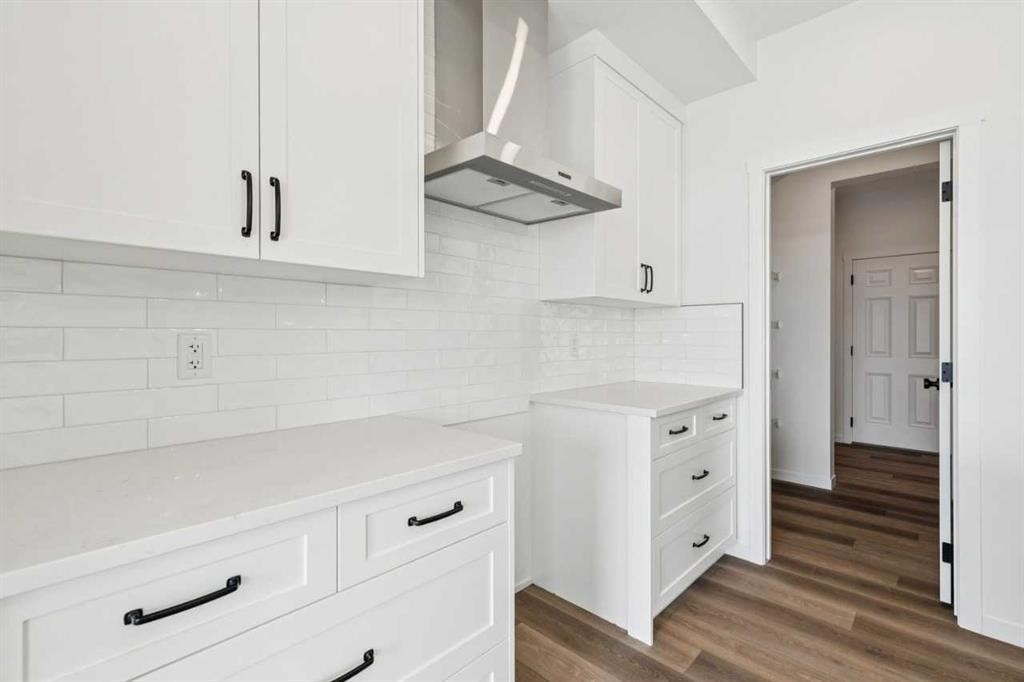 156 Southborough Common, Cochrane, AB - Indoor Photo Showing Kitchen