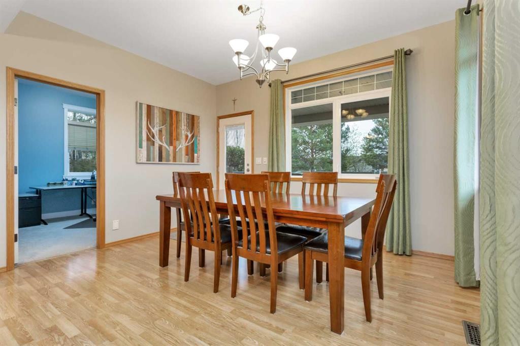 35 Lang Close, Red Deer, AB - Indoor Photo Showing Dining Room