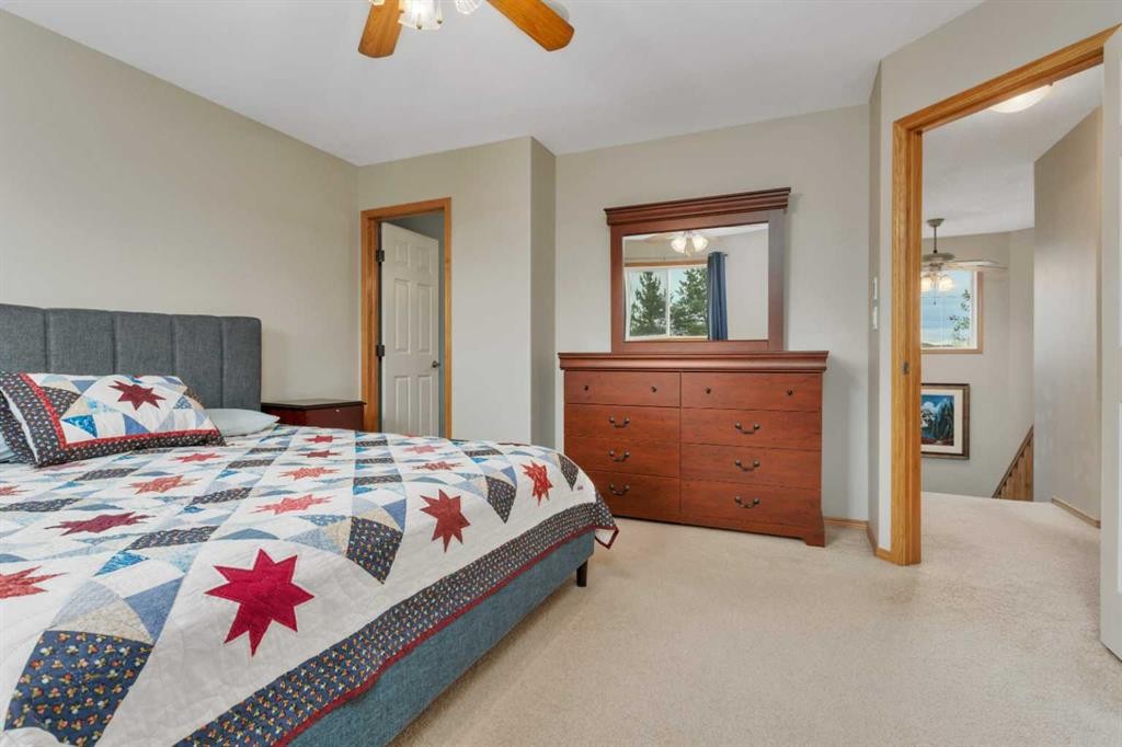 35 Lang Close, Red Deer, AB - Indoor Photo Showing Bedroom