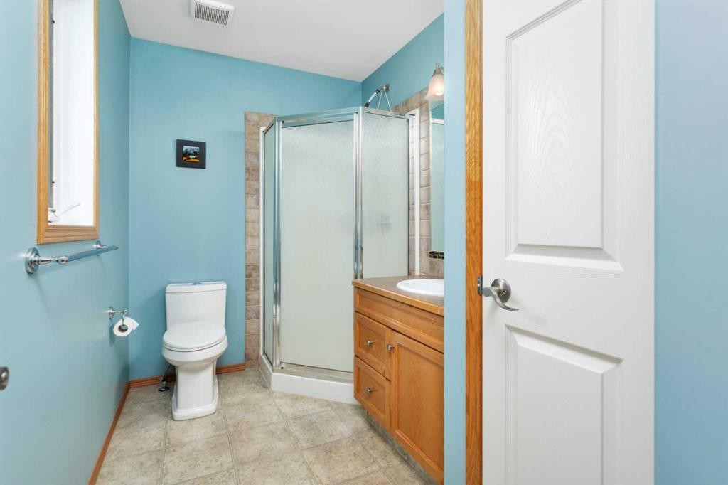 35 Lang Close, Red Deer, AB - Indoor Photo Showing Bathroom