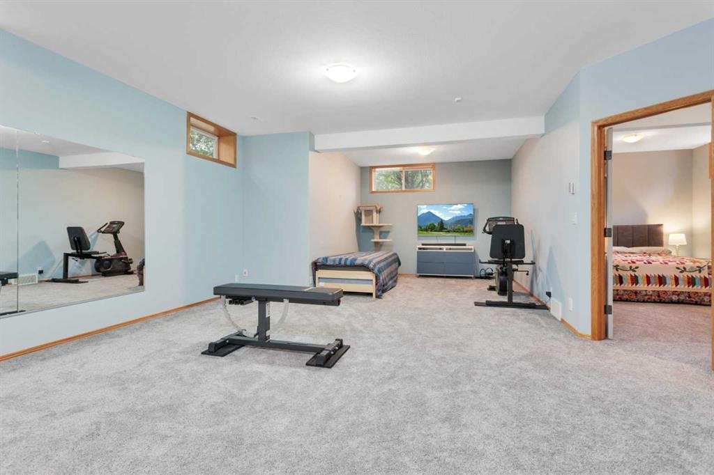 35 Lang Close, Red Deer, AB - Indoor Photo Showing Other Room