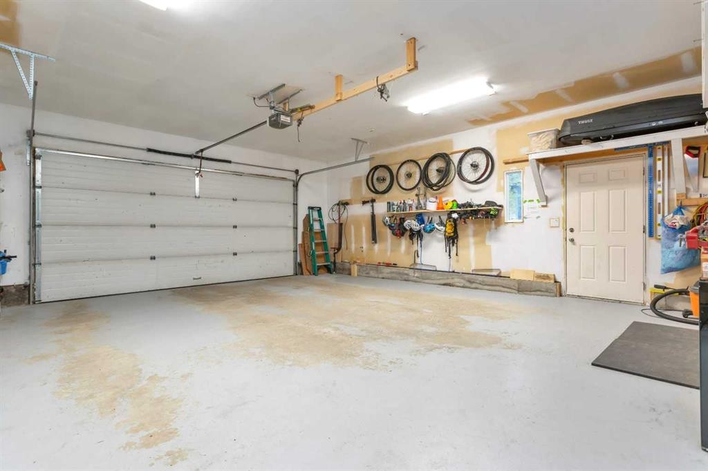 35 Lang Close, Red Deer, AB - Indoor Photo Showing Garage