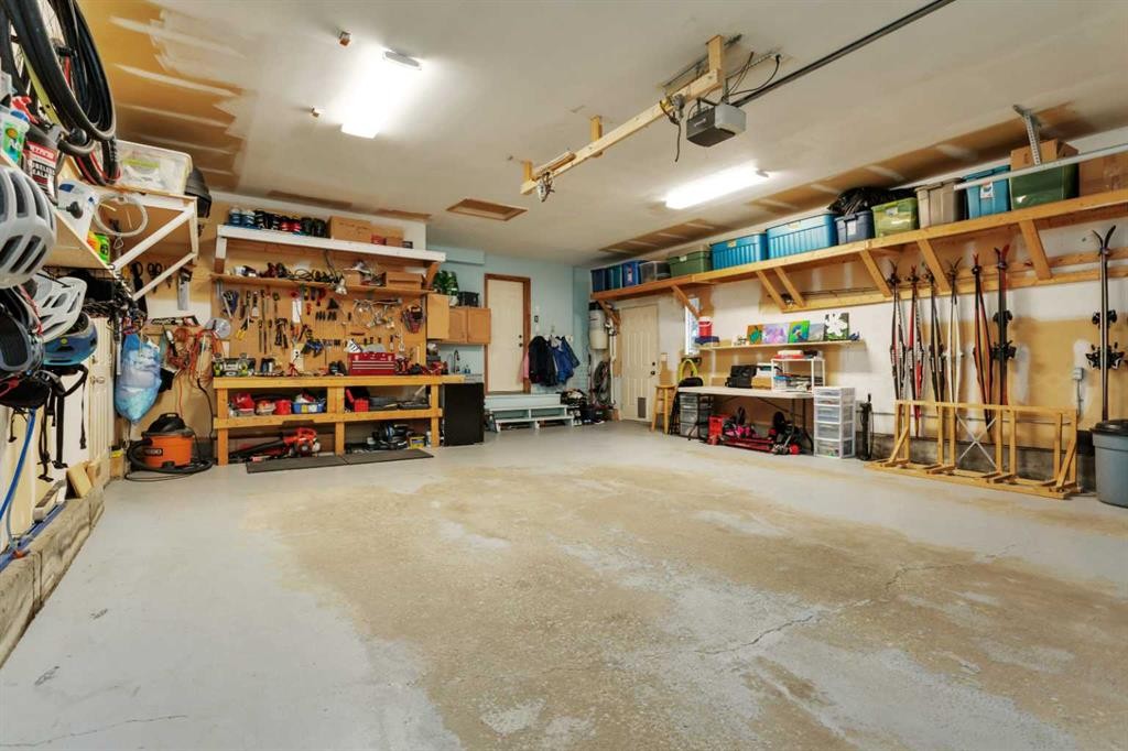 35 Lang Close, Red Deer, AB - Indoor Photo Showing Garage