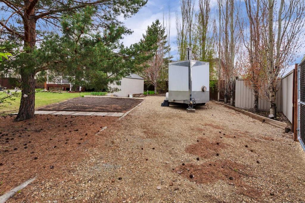 35 Lang Close, Red Deer, AB - Outdoor