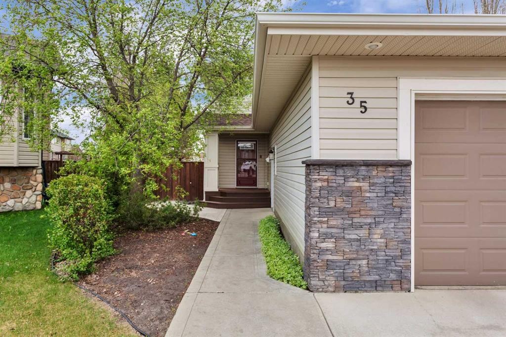 35 Lang Close, Red Deer, AB - Outdoor