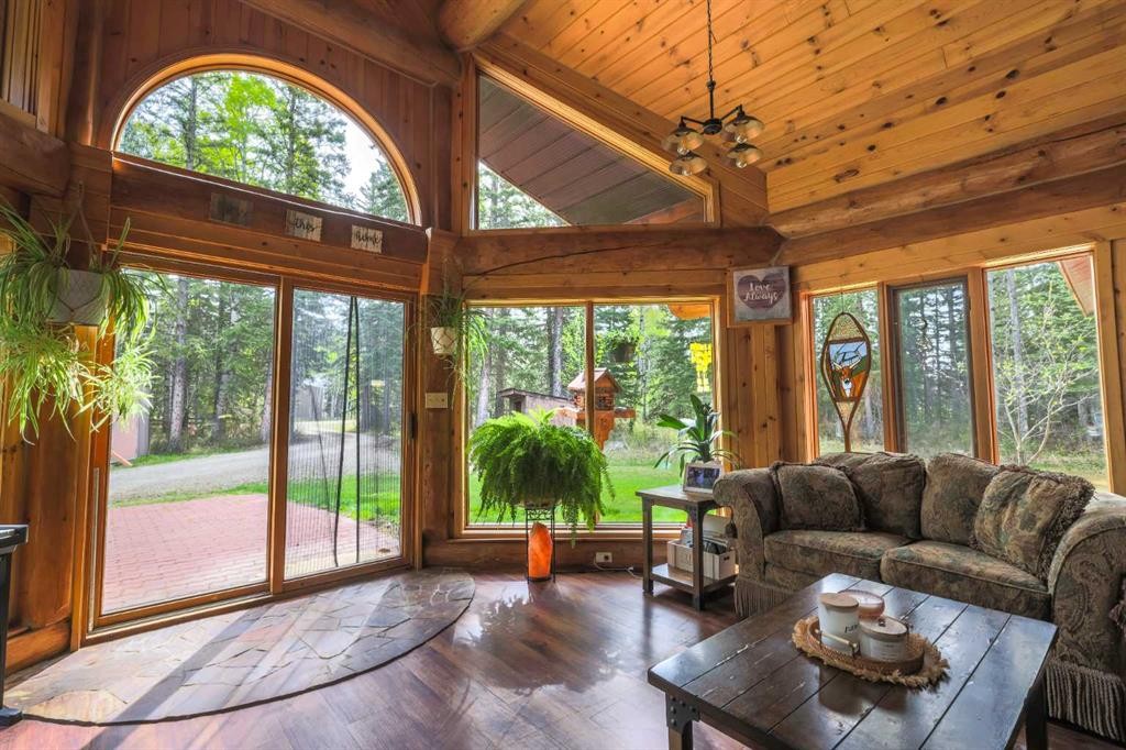 101 Clearwater Heights Drive, Rural Clearwater County, AB - Indoor Photo Showing Living Room