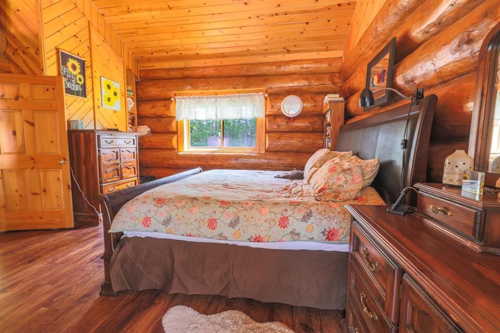 101 Clearwater Heights Drive, Rural Clearwater County, AB - Indoor Photo Showing Bedroom