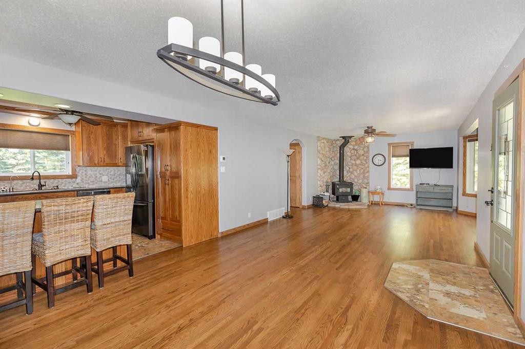 B59 Cottage Crescent, Golden Days, AB - Indoor Photo Showing Living Room