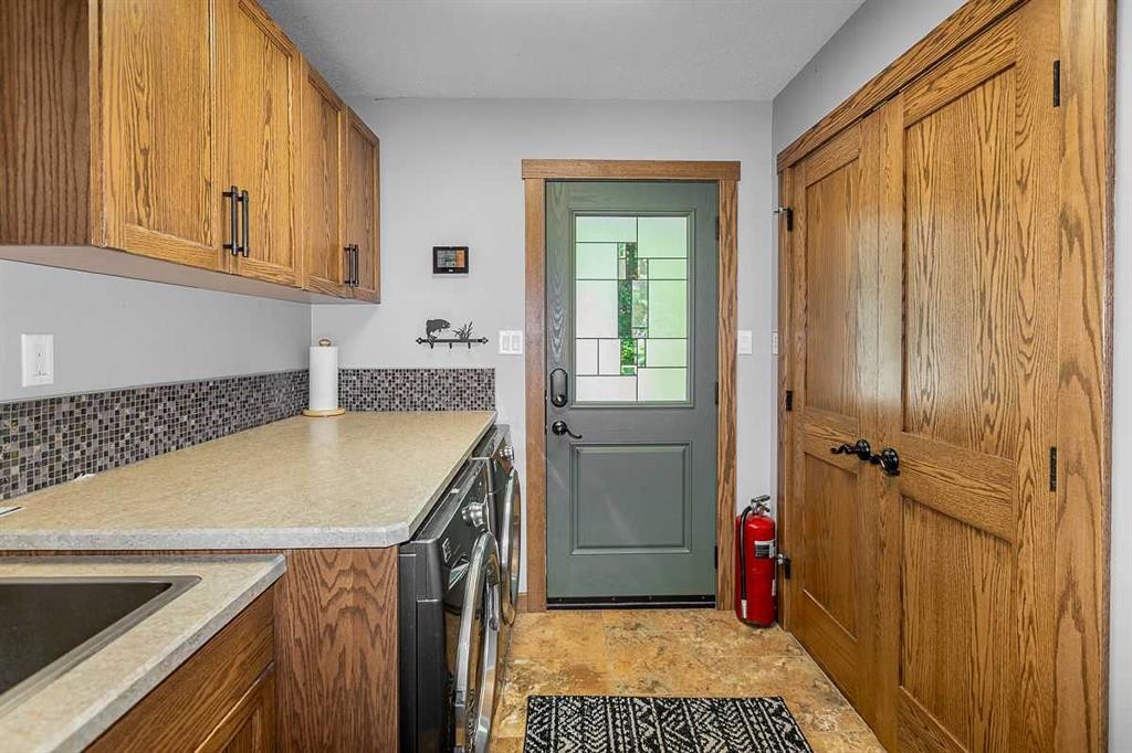 B59 Cottage Crescent, Golden Days, AB - Indoor Photo Showing Dining Room