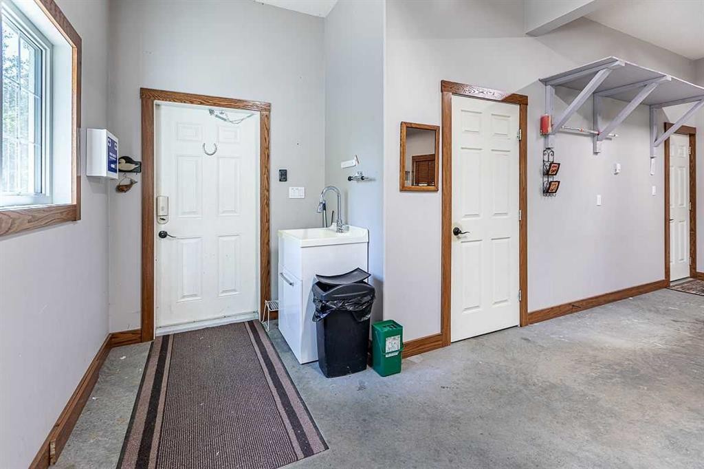 B59 Cottage Crescent, Golden Days, AB - Indoor Photo Showing Garage