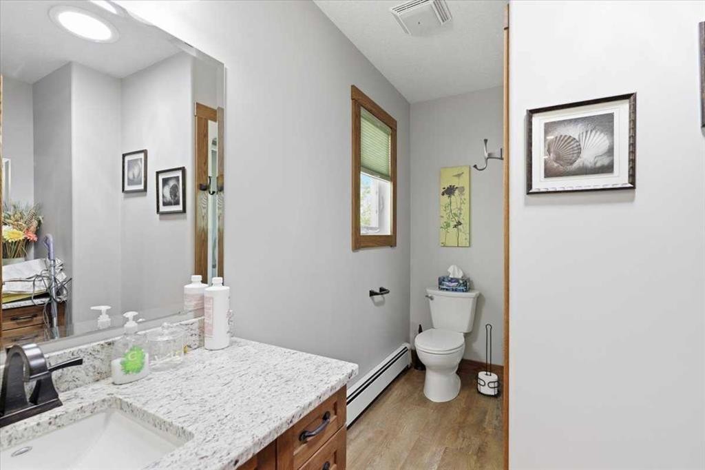 B59 Cottage Crescent, Golden Days, AB - Indoor Photo Showing Bathroom