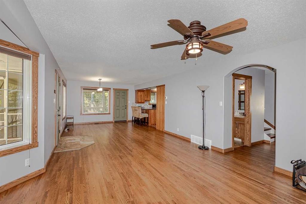 B59 Cottage Crescent, Golden Days, AB - Indoor Photo Showing Dining Room