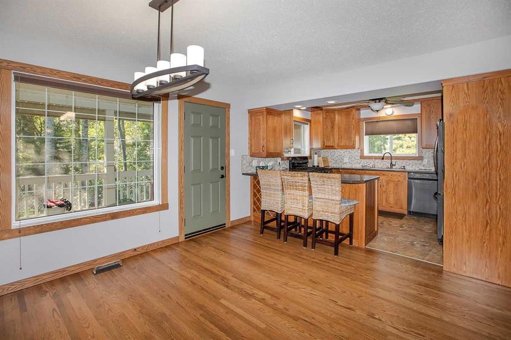 B59 Cottage Crescent, Golden Days, AB - Indoor Photo Showing Kitchen