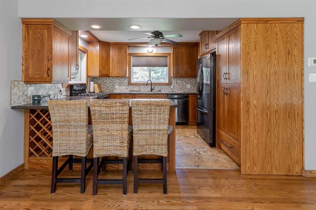 B59 Cottage Crescent, Golden Days, AB - Indoor Photo Showing Kitchen