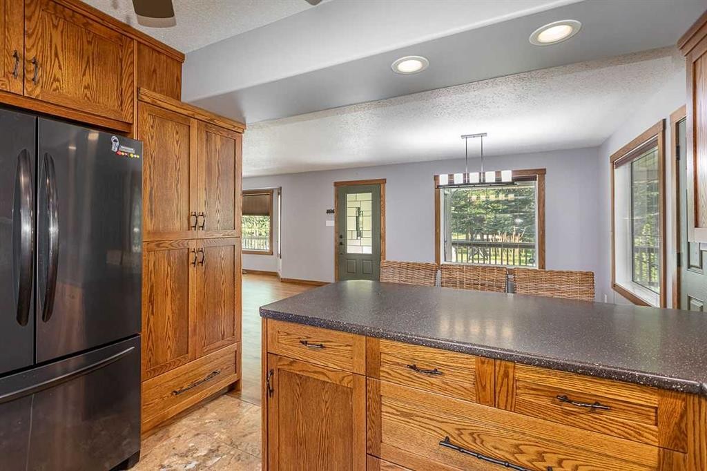 B59 Cottage Crescent, Golden Days, AB - Indoor Photo Showing Kitchen