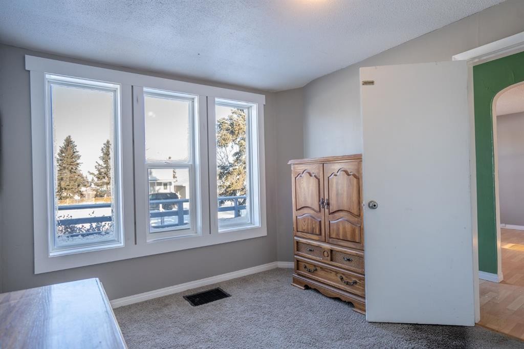 140 1St Street, Edberg, AB - Indoor Photo Showing Other Room