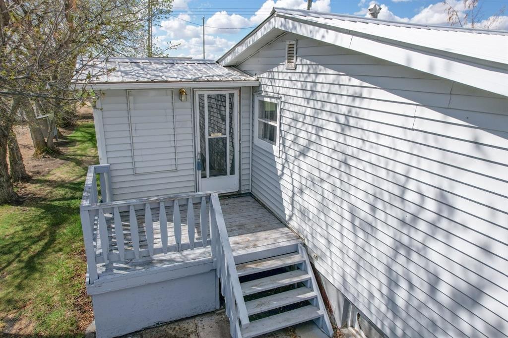 140 1St Street, Edberg, AB - Outdoor