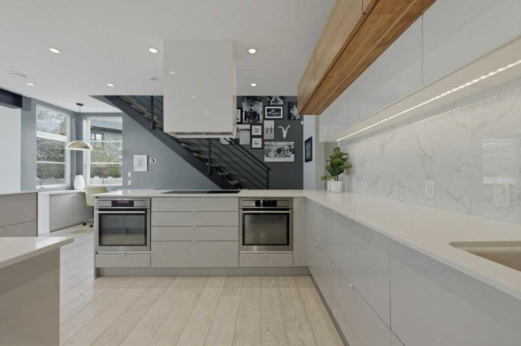 305 Jarvis Glen Court, Jarvis Bay, AB - Indoor Photo Showing Kitchen