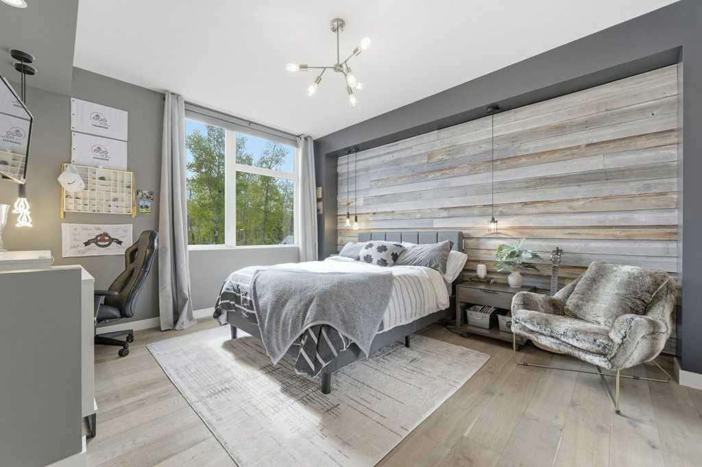 305 Jarvis Glen Court, Jarvis Bay, AB - Indoor Photo Showing Bedroom