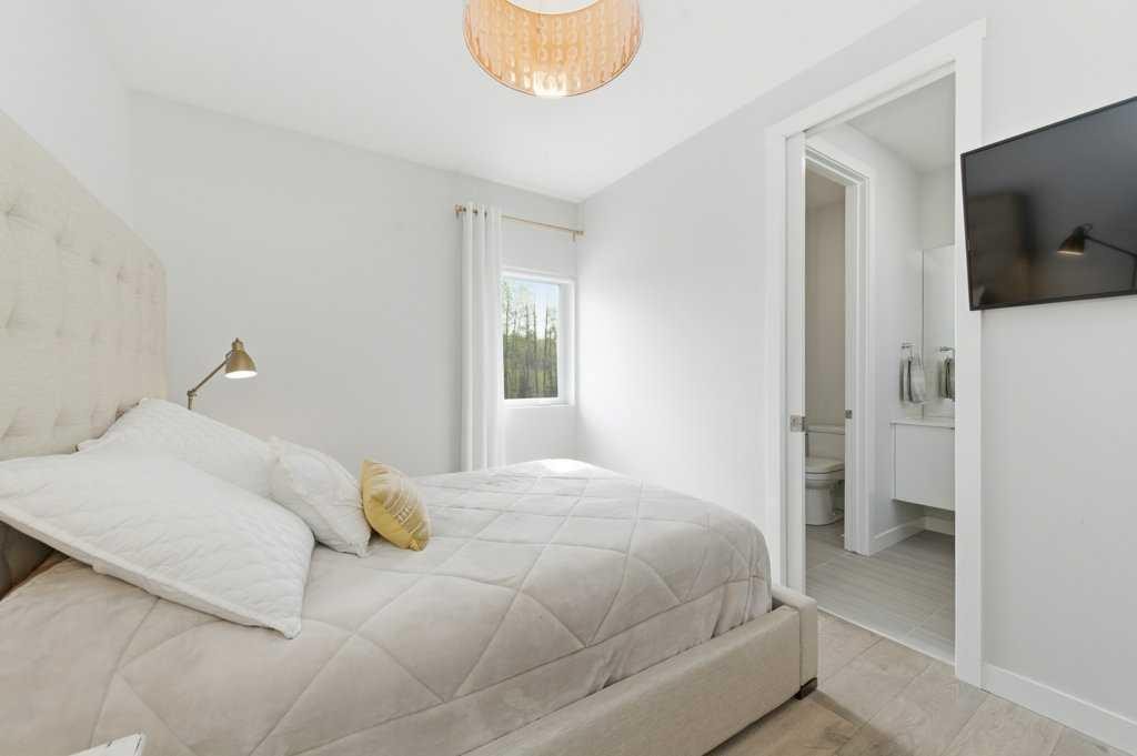 305 Jarvis Glen Court, Jarvis Bay, AB - Indoor Photo Showing Bedroom