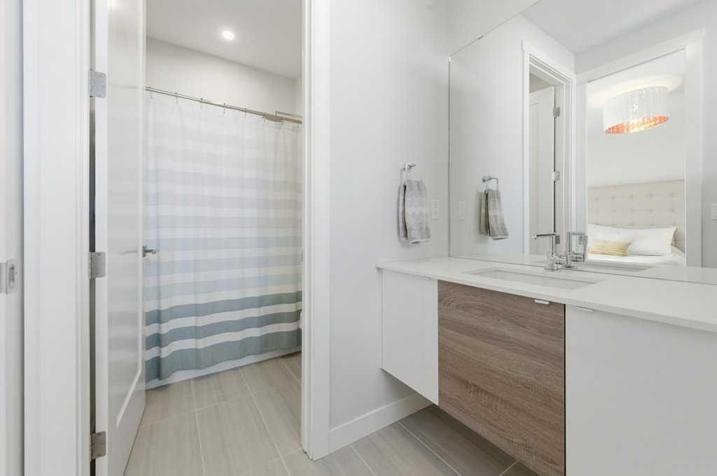 305 Jarvis Glen Court, Jarvis Bay, AB - Indoor Photo Showing Bathroom
