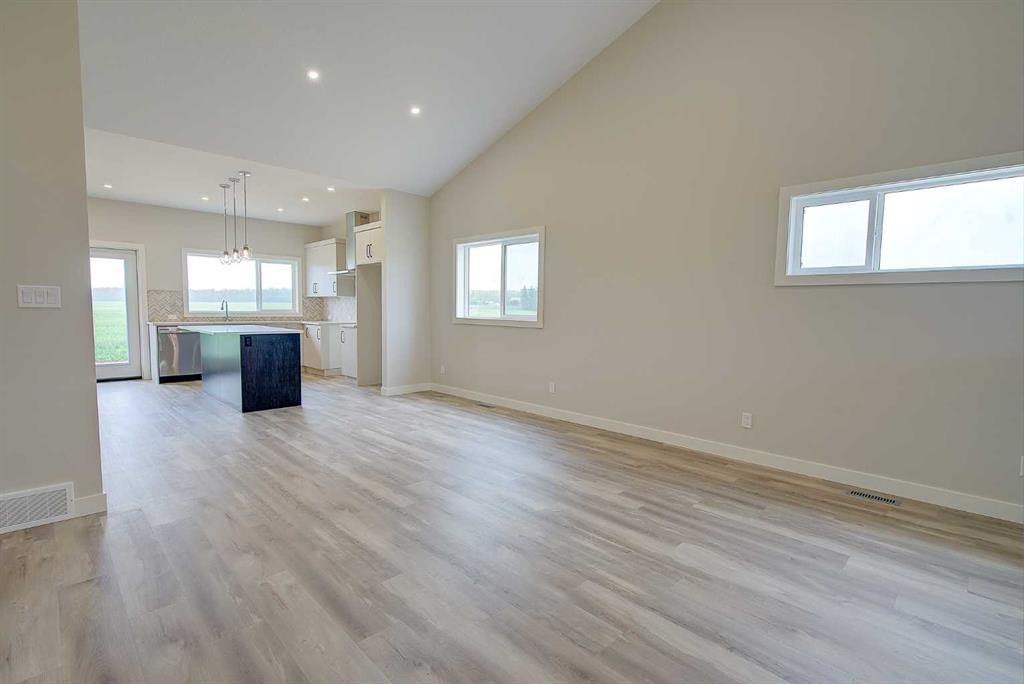 20 Ian Way, Sylvan Lake, AB - Indoor Photo Showing Living Room