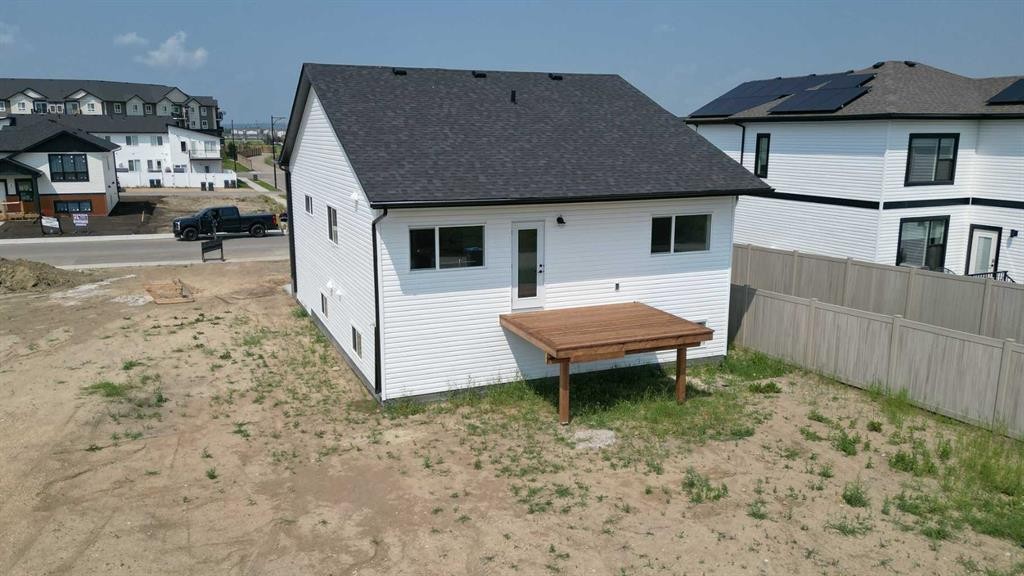 20 Ian Way, Sylvan Lake, AB - Outdoor