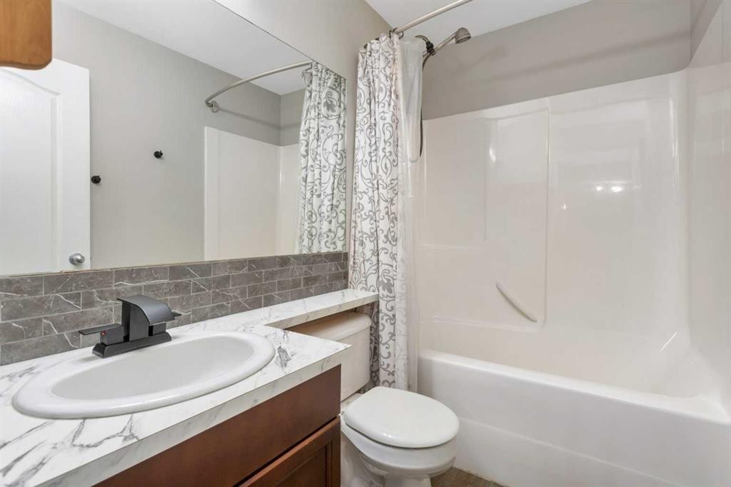 44 White Avenue, Red Deer, AB - Indoor Photo Showing Bathroom