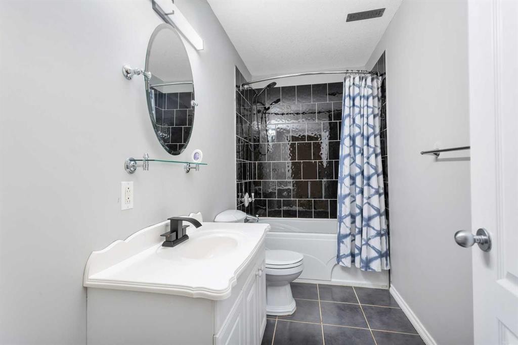 44 White Avenue, Red Deer, AB - Indoor Photo Showing Bathroom
