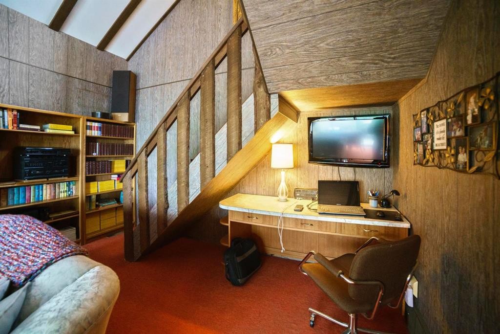 5 Shady Drive, Rochon Sands, AB - Indoor Photo Showing Office