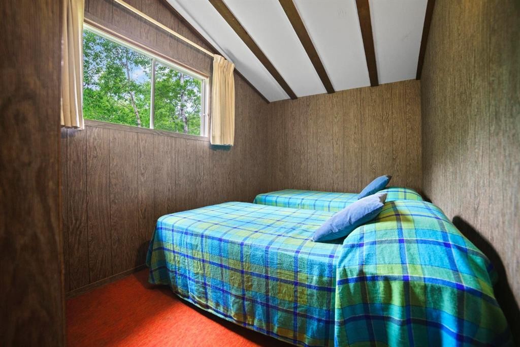 5 Shady Drive, Rochon Sands, AB - Indoor Photo Showing Bedroom