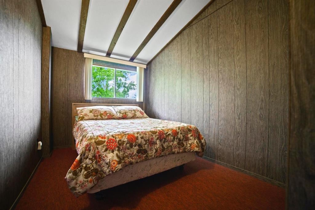 5 Shady Drive, Rochon Sands, AB - Indoor Photo Showing Bedroom