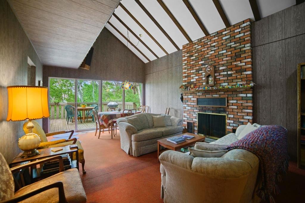 5 Shady Drive, Rochon Sands, AB - Indoor Photo Showing Living Room With Fireplace