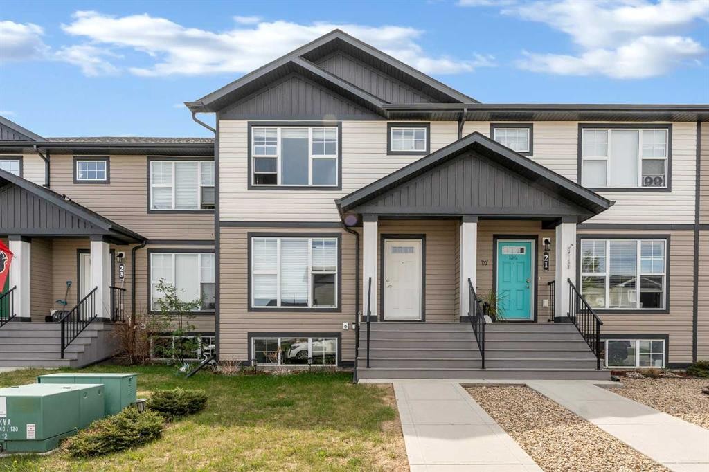 22 Hawthorn Place, Sylvan Lake, AB - Outdoor With Facade