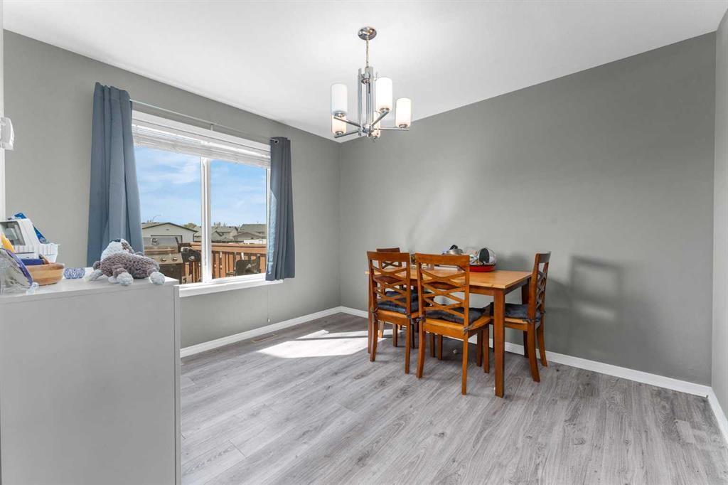 22 Hawthorn Place, Sylvan Lake, AB - Indoor Photo Showing Dining Room