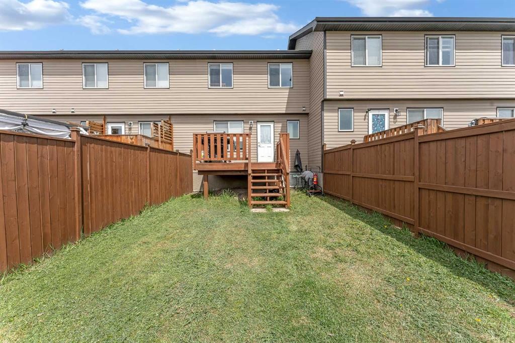 22 Hawthorn Place, Sylvan Lake, AB - Outdoor With Exterior
