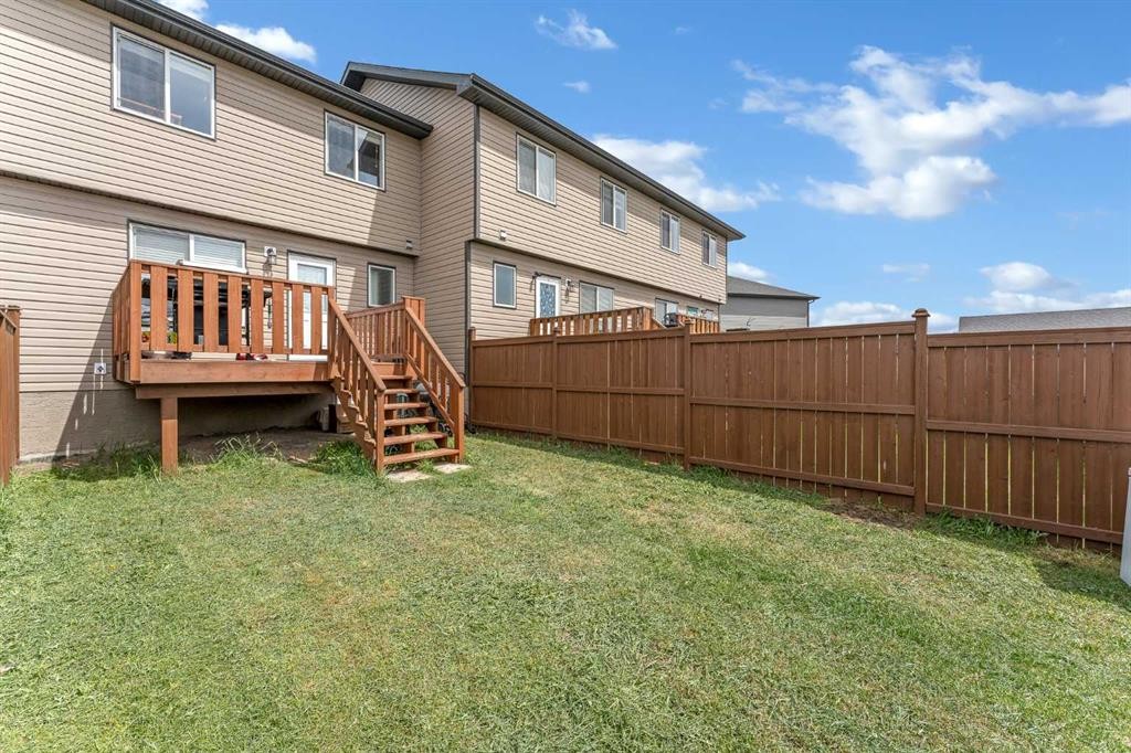 22 Hawthorn Place, Sylvan Lake, AB - Outdoor