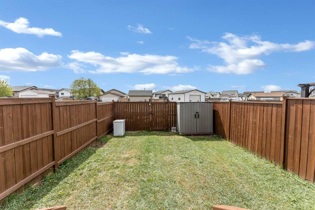 22 Hawthorn Place, Sylvan Lake, AB - Outdoor