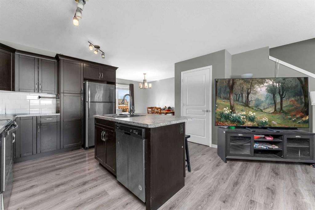 22 Hawthorn Place, Sylvan Lake, AB - Indoor Photo Showing Kitchen With Stainless Steel Kitchen With Double Sink