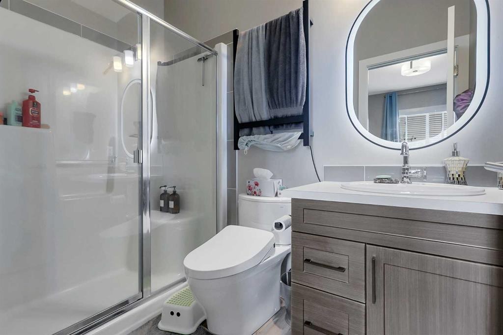 68 Windermere Close, Red Deer, AB - Indoor Photo Showing Bathroom