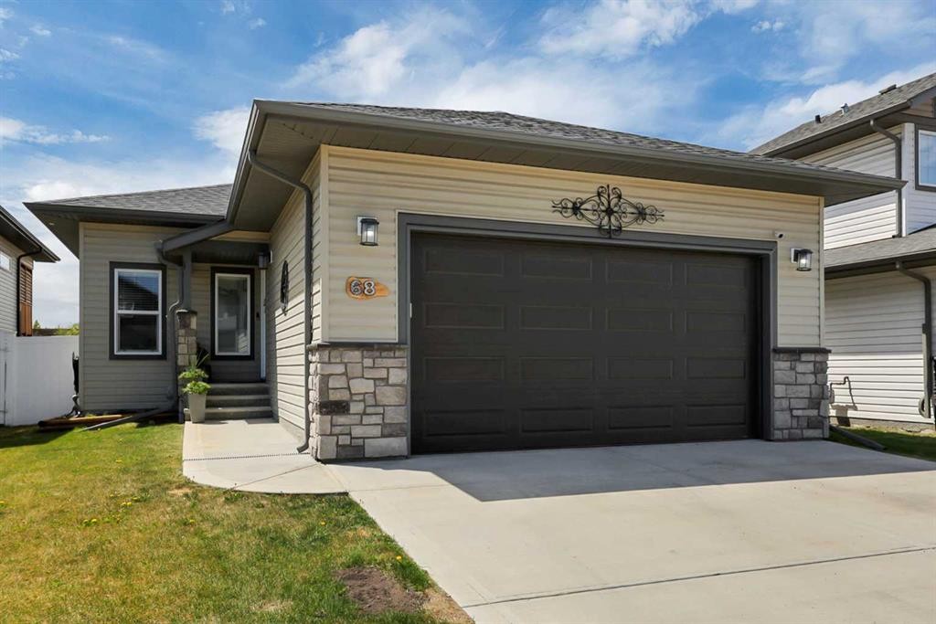 68 Windermere Close, Red Deer, AB - Outdoor