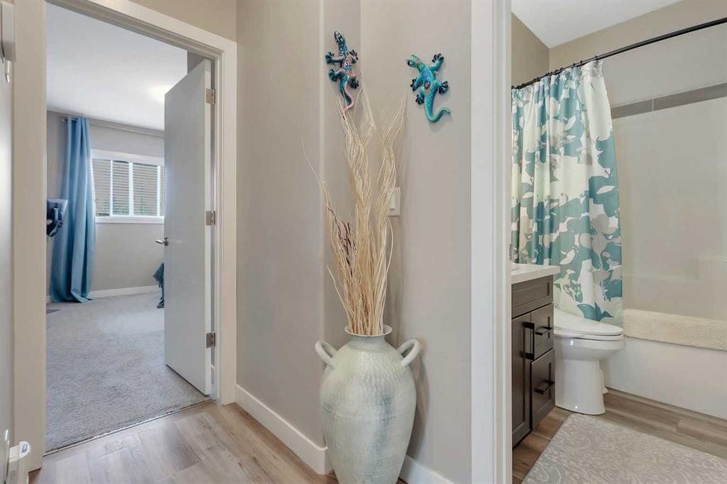 68 Windermere Close, Red Deer, AB - Indoor Photo Showing Bathroom