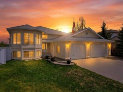 54 Lord Close Red Deer, AB T4R 2R8