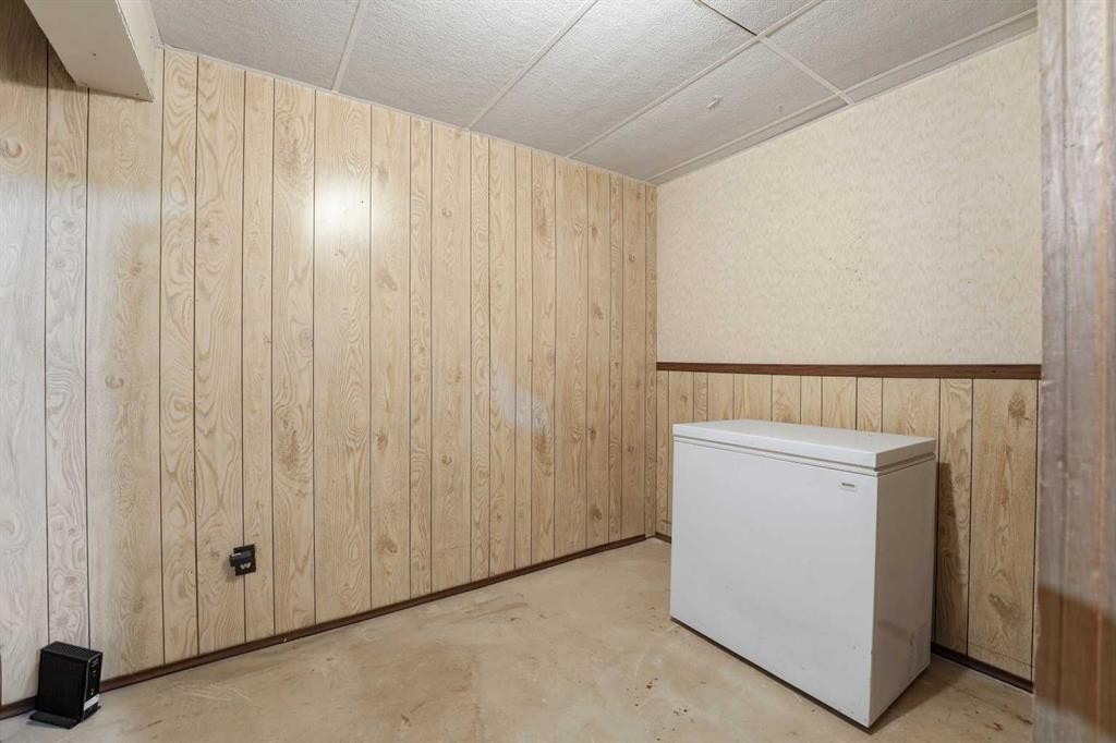 1 Greig Close, Red Deer, AB - Indoor Photo Showing Other Room