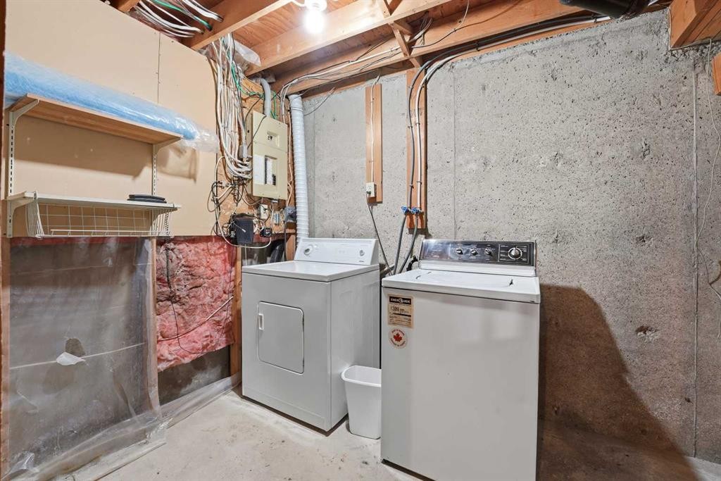 1 Greig Close, Red Deer, AB - Indoor Photo Showing Laundry Room
