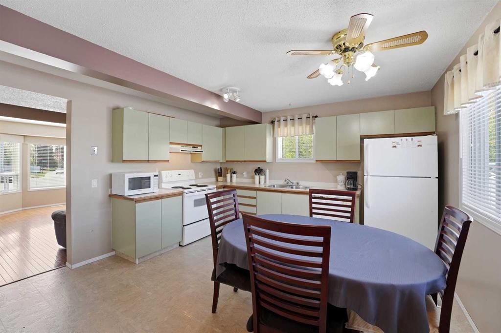 1 Greig Close, Red Deer, AB - Indoor Photo Showing Kitchen With Double Sink