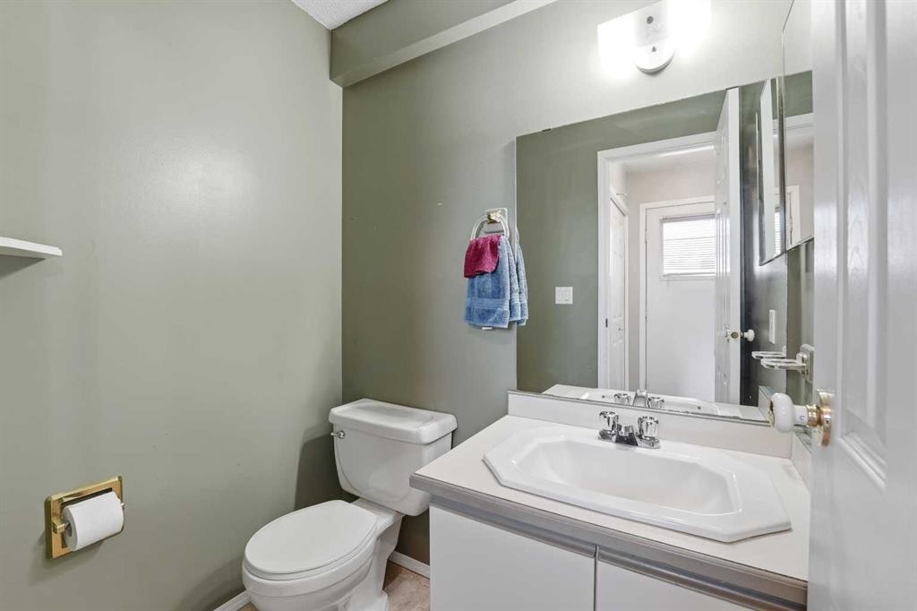 1 Greig Close, Red Deer, AB - Indoor Photo Showing Bathroom