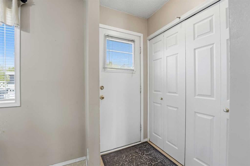 1 Greig Close, Red Deer, AB - Indoor Photo Showing Other Room