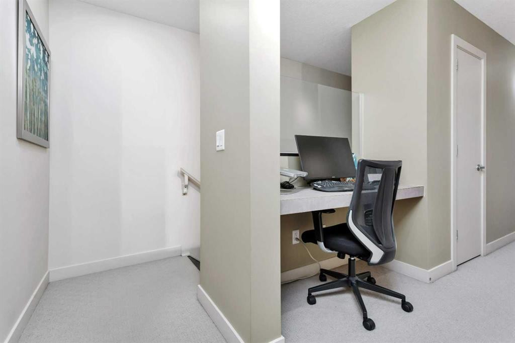 5131-2660 22 Street, Red Deer, AB - Indoor Photo Showing Office